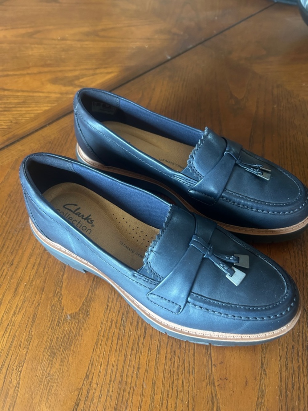 Clark’s navy blue loafer size 5 excellent condition